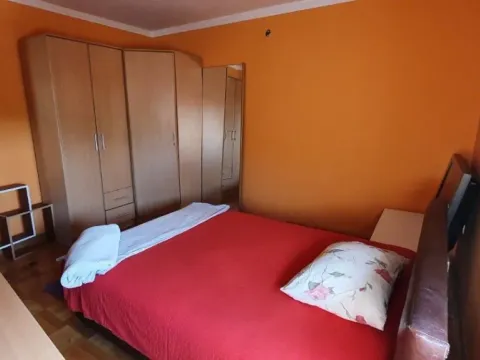 Izdavanje, petosoban stan, 200m², Petrovaradin, Novi Sad - image 3