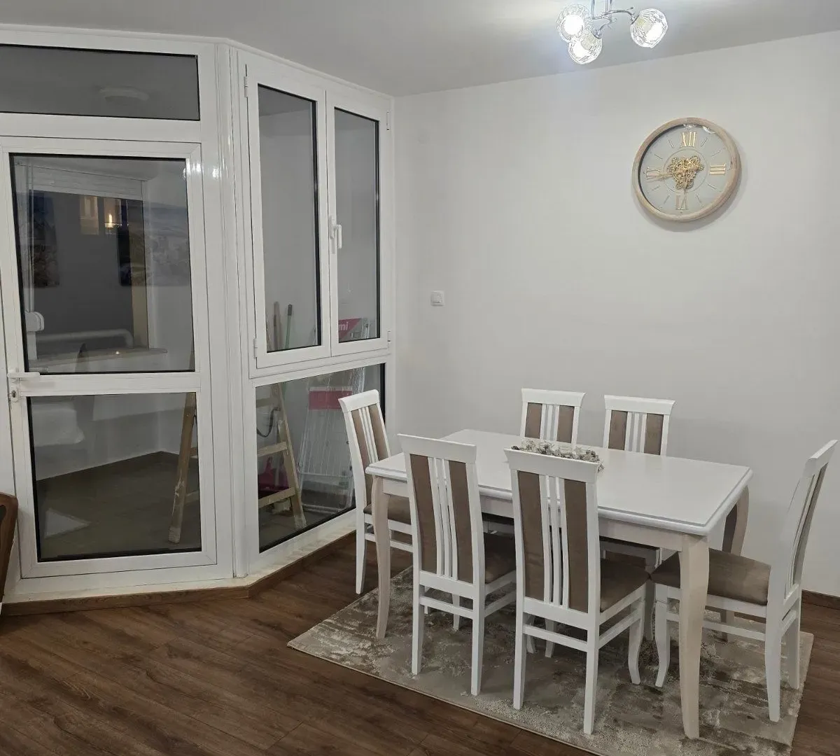 Izdavanje, trosoban stan, 103m², Tološka šuma, Podgorica
