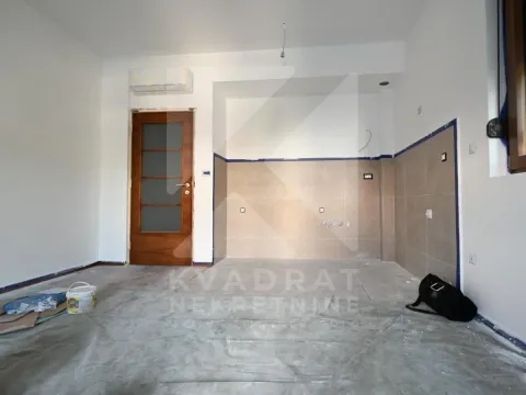 Izdavanje, poslovni prostor, 45m², Vezirov Most, Podgorica - image 9
