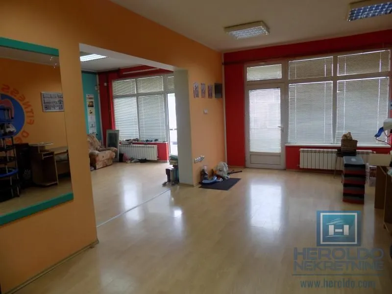 Sale, office space, 300m², Moravski park, Ćuprija
