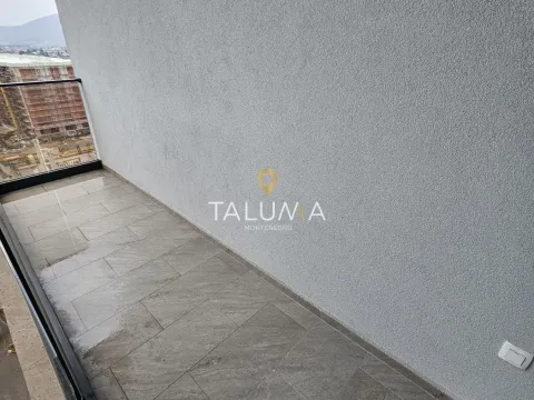 Izdavanje, stan, 269m², Stari Aerodrom, Podgorica - image 19