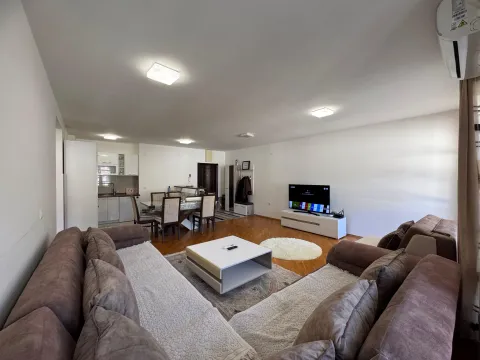 Izdavanje, stan, 95m², Centar, Budva - image 1