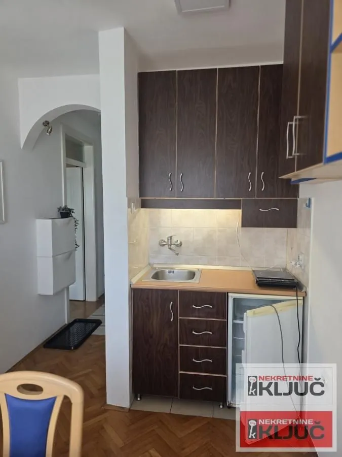 Izdavanje, jednosoban stan, 27m², Bulevar Oslobodjenja, Novi Sad Sve Podlokacije