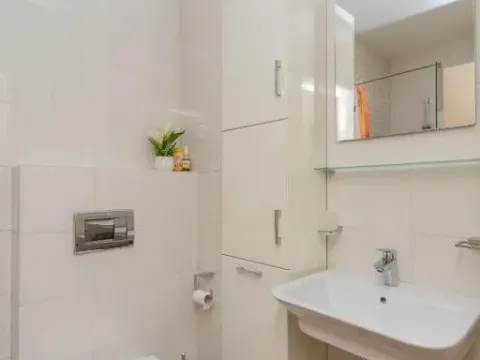 Izdavanje, jednosoban stan, 47m², City Kvart, Podgorica - image 10