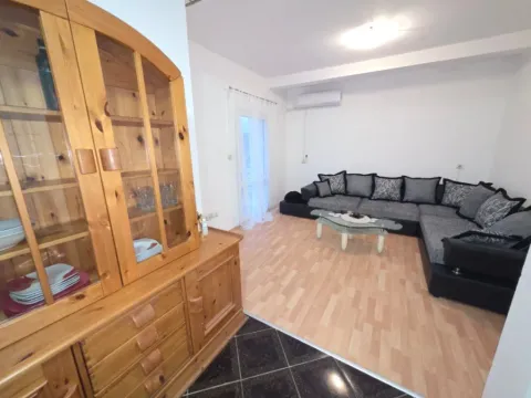 Izdavanje, dvosoban stan, 75m², Zagorič, Podgorica - image 2