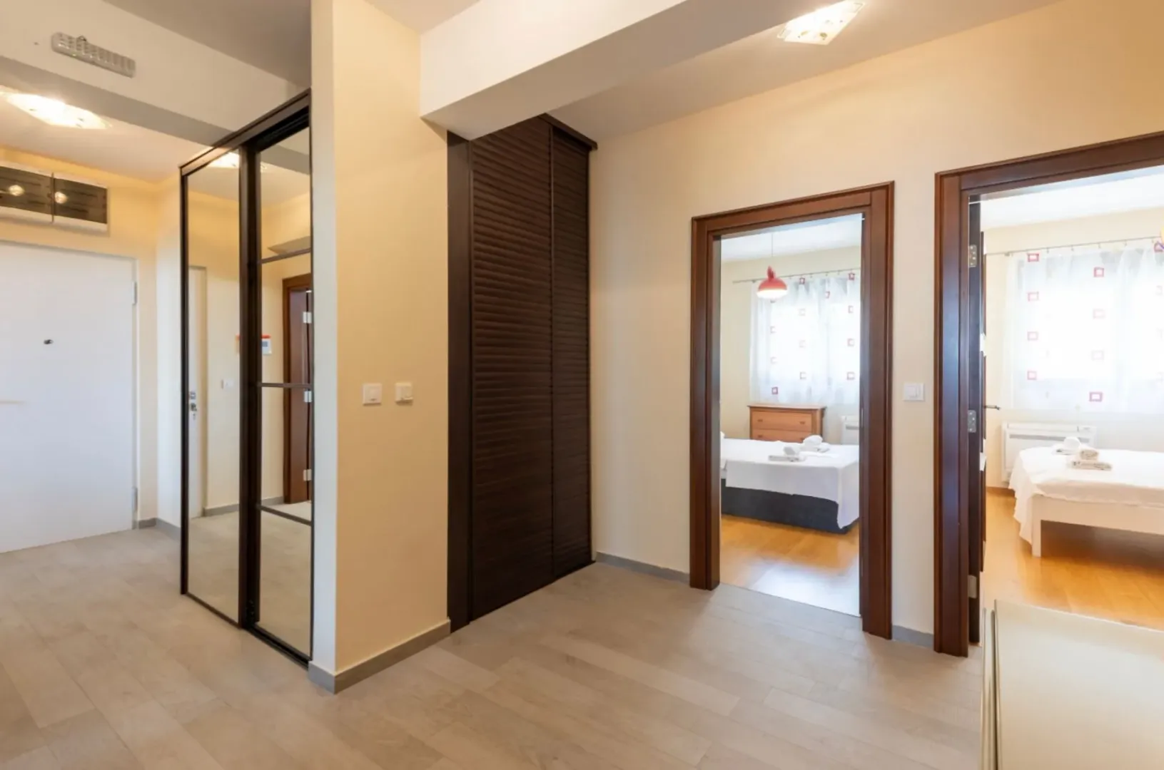 Izdavanje, trosoban stan, 141m², Škaljari, Kotor