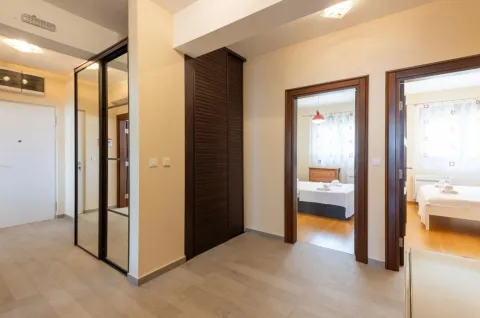 Izdavanje, trosoban stan, 141m², Škaljari, Kotor - image 6