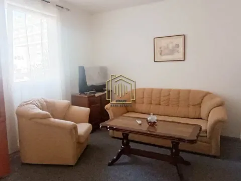 Izdavanje, jednosoban stan, 51m², Centar, Budva - image 1