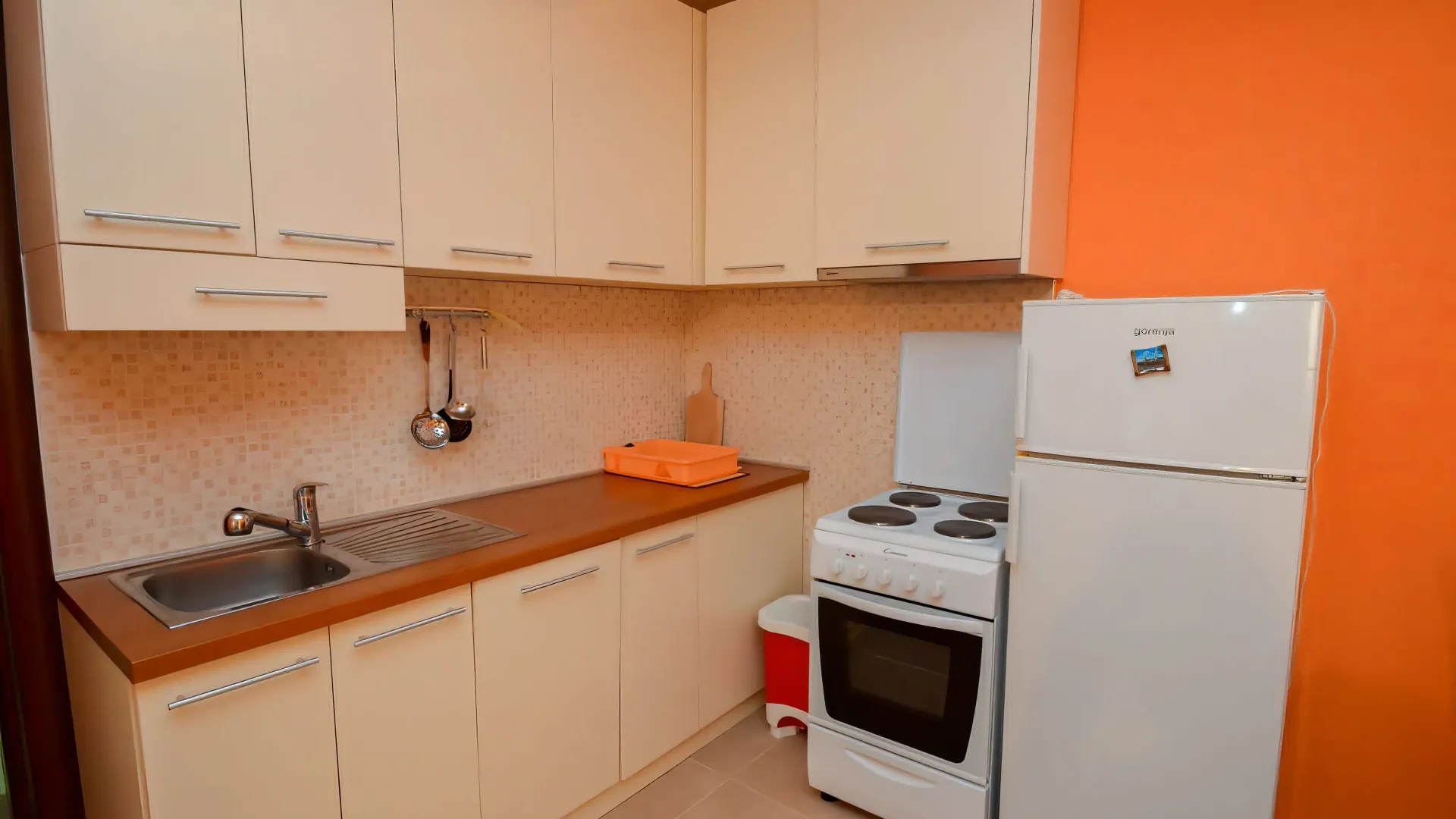 Izdavanje, dvosoban stan, 60m², Bečići, Budva