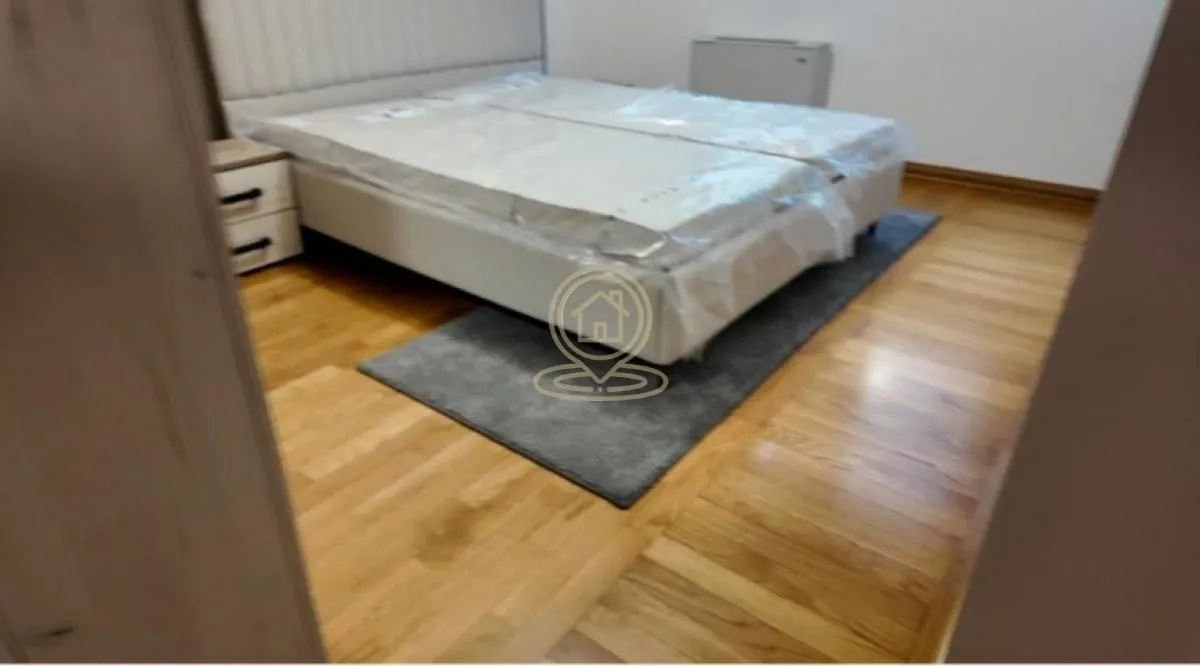 Rent, four bedroom apartment, 115m², Kalenić Pijaca, Vračar Sve Podlokacije