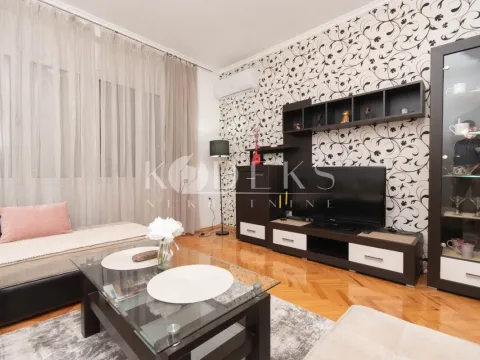 Izdavanje, dvosoban stan, 110m², Centar, Podgorica