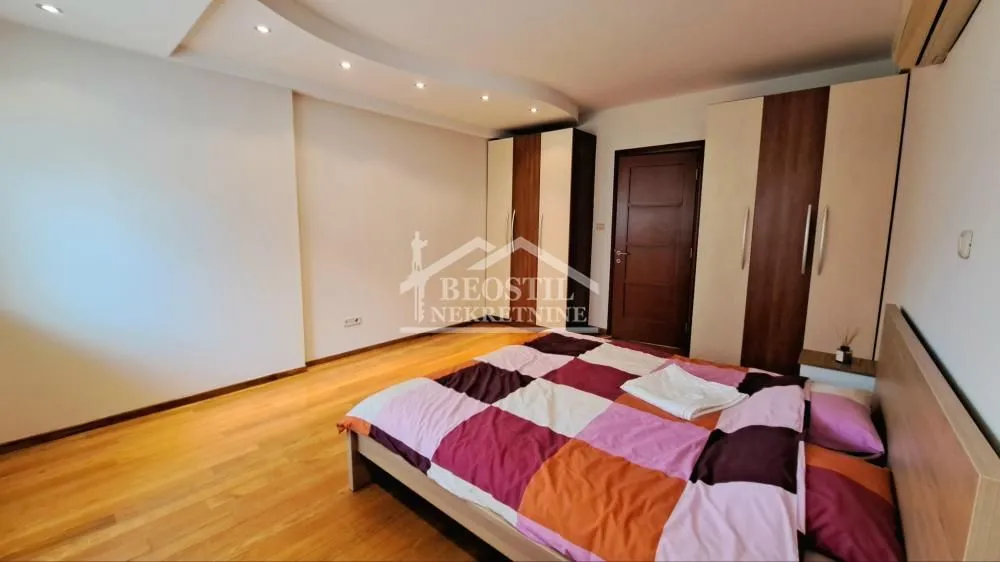 Rent, four bedroom apartment, 156m², Vračar Sve Podlokacije, Beograd