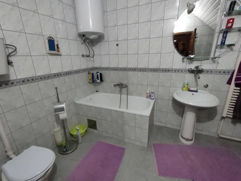 Prodaja, trosoban stan, 84m², Socijalno, Novi Sad Sve Podlokacije