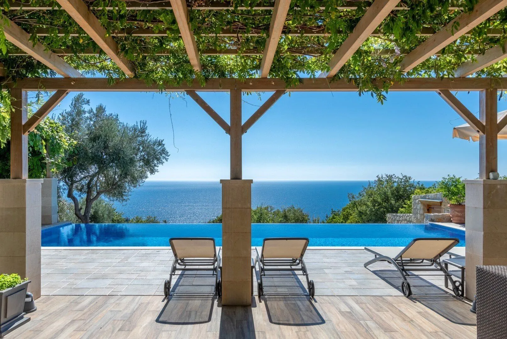 Sale, house, 550m², Reževići, Budva