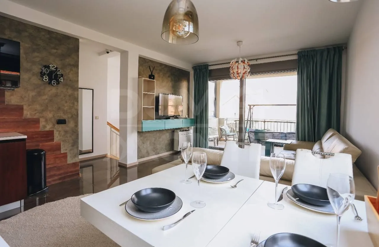 Izdavanje, dvosoban stan, 80m², Tivat, Crna Gora