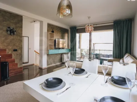 Izdavanje, dvosoban stan, 80m², Tivat, Crna Gora - image 2