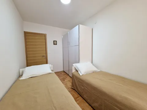 Rent, two bedroom apartment, 72m², Budva, Crna Gora - image 8