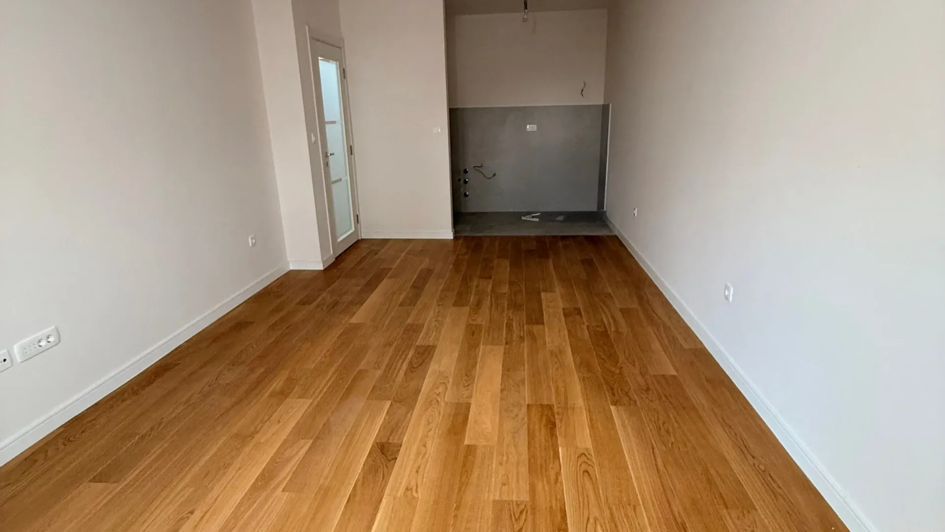 Izdavanje, poslovni prostor, 49m², Central Point, Podgorica