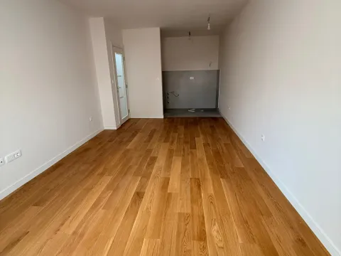 Izdavanje, poslovni prostor, 49m², Central Point, Podgorica - image 3