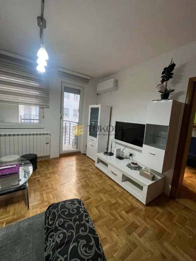 Izdavanje, jednosoban stan, 40m², Bulevar Evrope, Novi Sad Sve Podlokacije