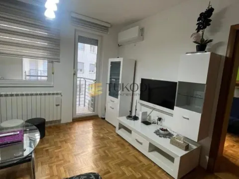 Izdavanje, jednosoban stan, 40m², Bulevar Evrope, Novi Sad Sve Podlokacije - image 1