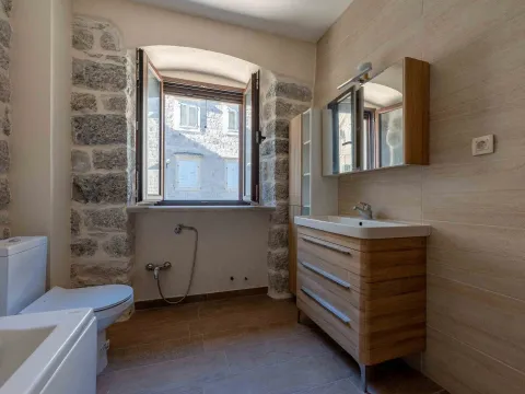 Prodaja, kuća, 130m², Muo, Kotor - image 19