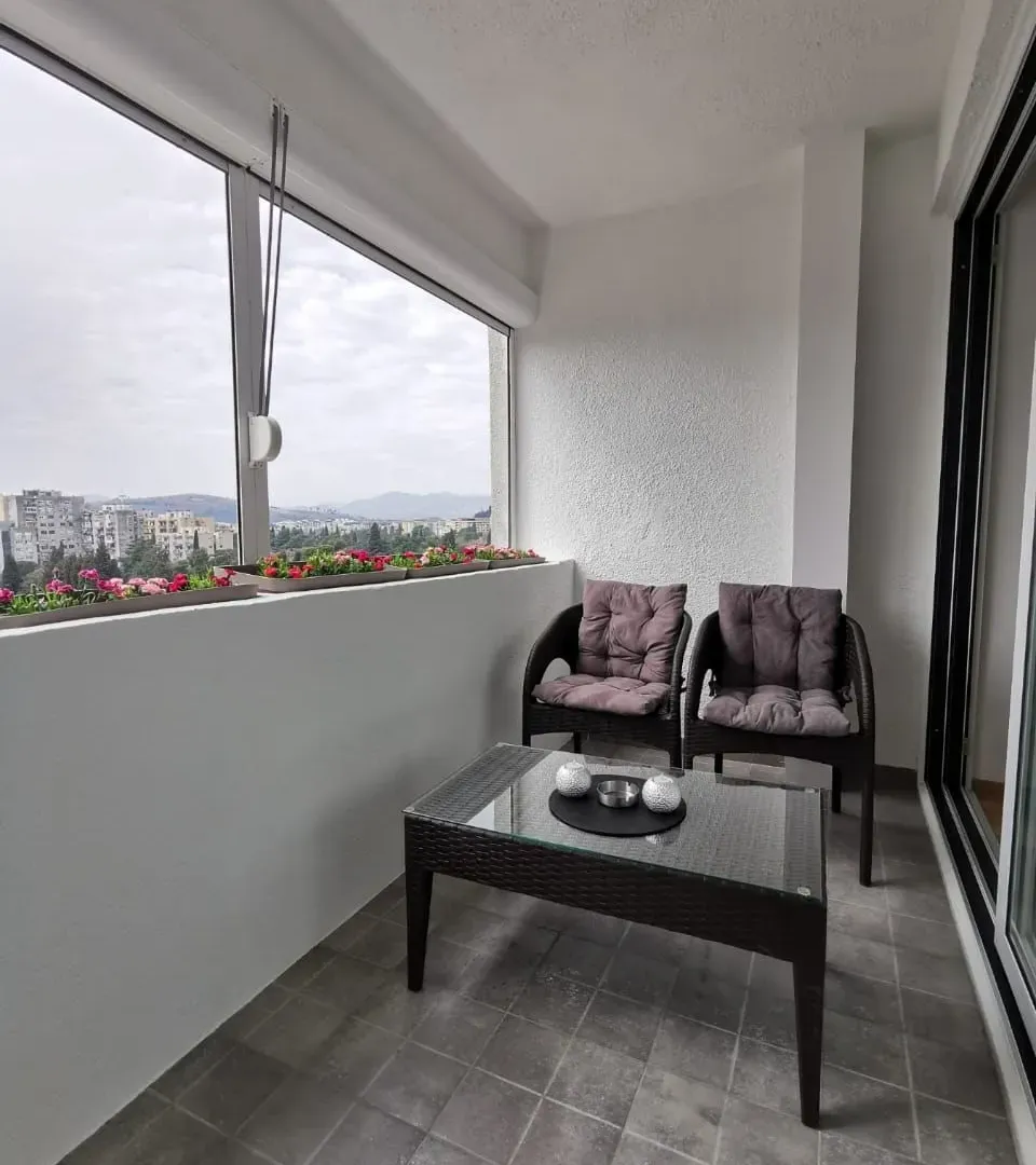 Rent, one bedroom apartment, 54m², Pobrežje, Podgorica