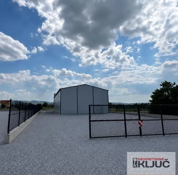 Izdavanje, poslovni prostor, 270m², Futog, Novi Sad Sve Podlokacije