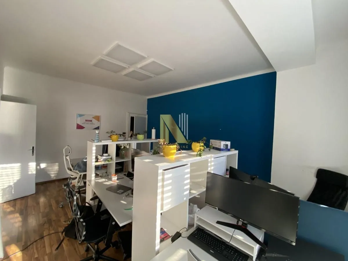 Prodaja, četvorosoban stan, 131m², Centar, Novi Sad