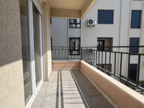 Izdavanje, dvosoban stan, 74m², City Kvart, Podgorica - image 8