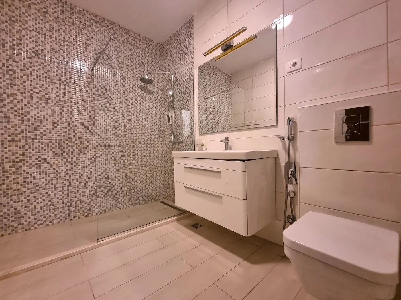 Izdavanje, stan, 90m², Preko Morače, Podgorica