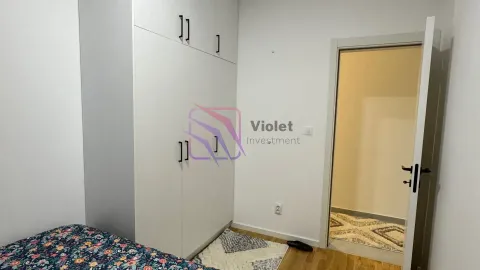 Bedroom with a built-in wardrobe and a bed. - image 2