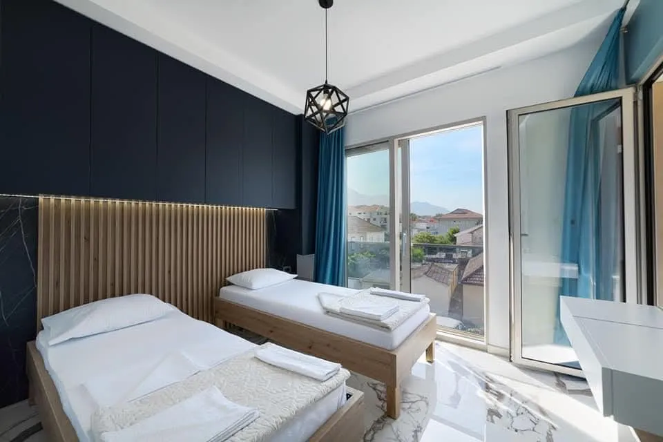 Izdavanje, dvosoban stan, 50m², Centar, Tivat
