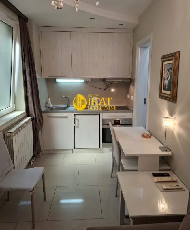 Izdavanje, stan, 17m², Stari Grad, Beograd