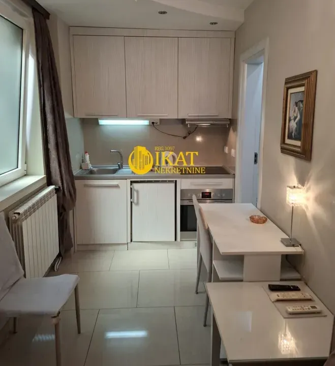 Izdavanje, stan, 17m², Stari Grad, Beograd