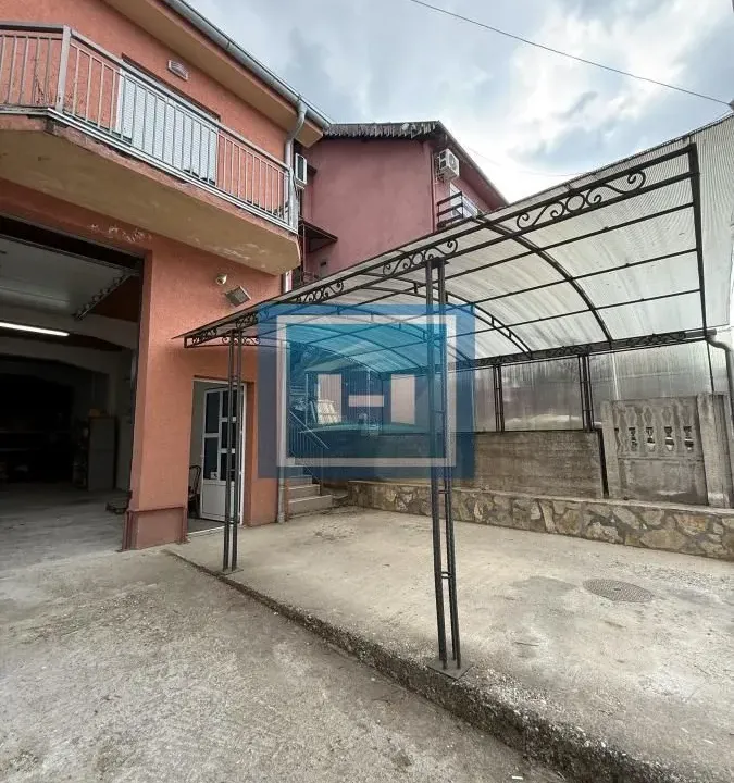 Izdavanje, poslovni prostor, 320m², Strelište, Jagodina