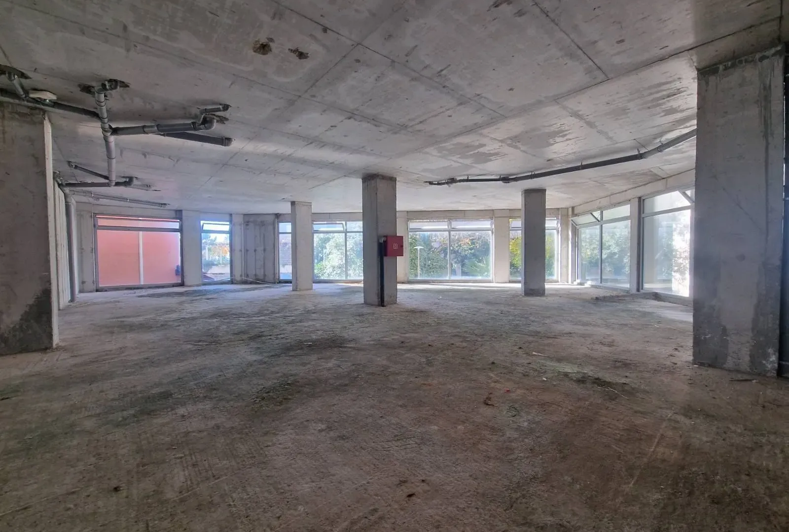 Izdavanje, poslovni prostor, 406m², Petrovac, Budva