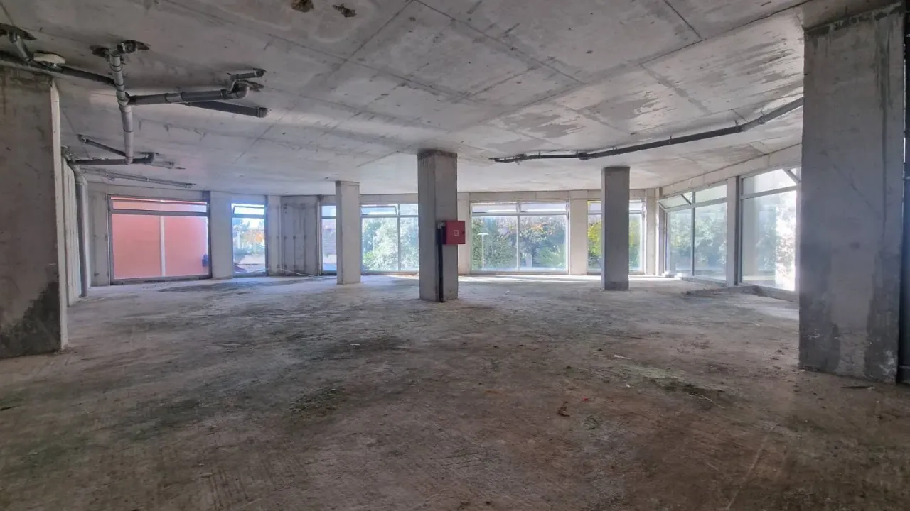 Izdavanje, poslovni prostor, 406m², Petrovac, Budva