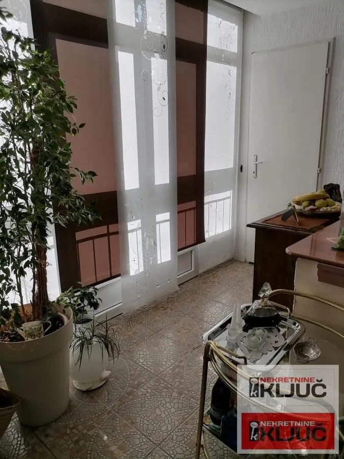 Prodaja, četvorosoban stan, 84m², Novo naselje, Novi Sad