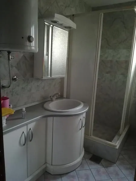 Izdavanje, kuća, 1150m², Karaburma, Palilula Sve Podlokacije
