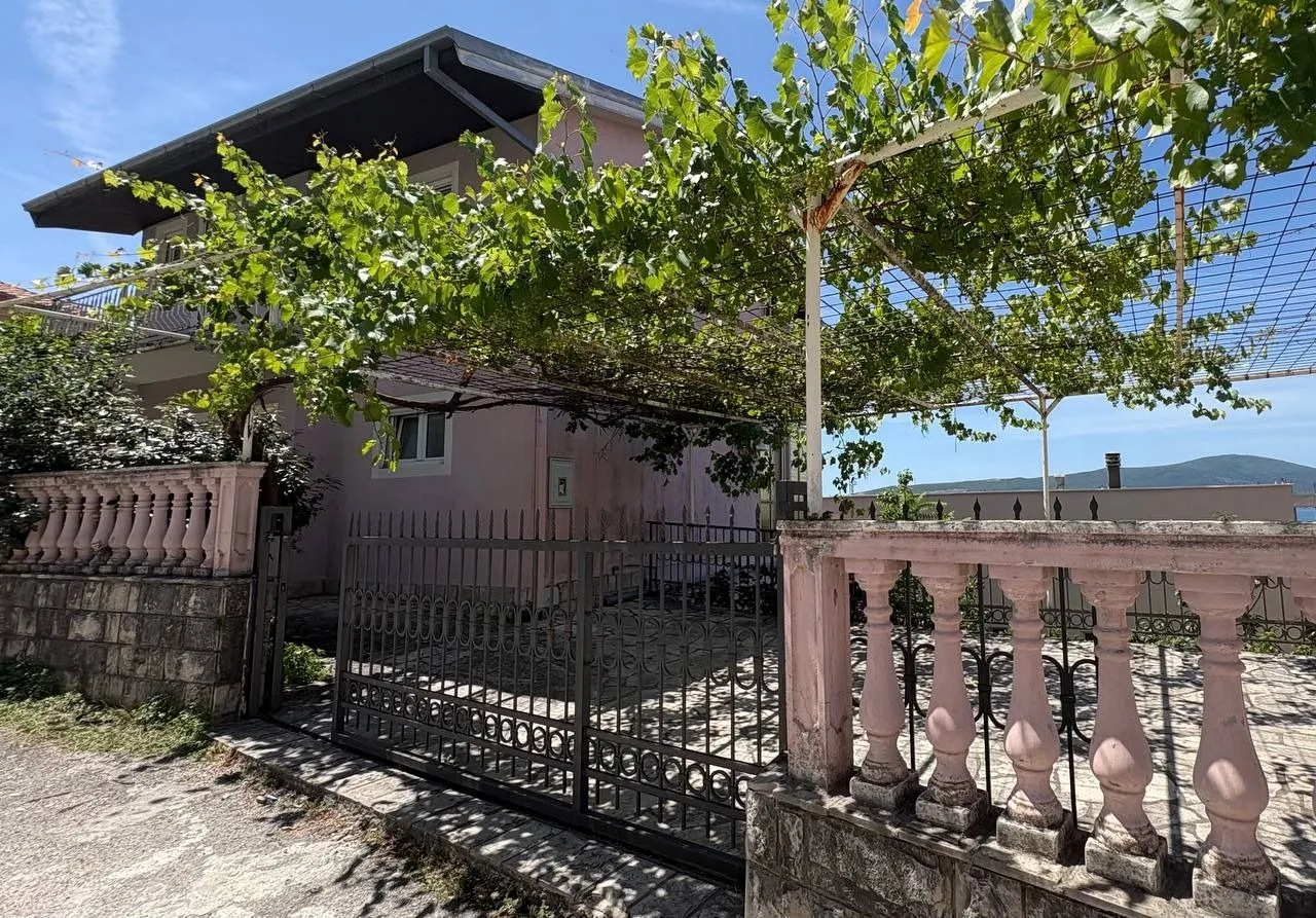 Prodaja, kuća, 180m², Tivat, Crna Gora