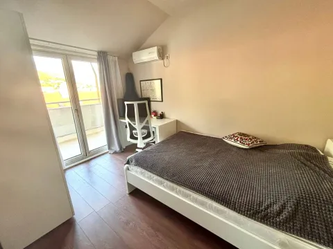 Izdavanje, trosoban stan, 150m², Tivat, Crna Gora - image 14