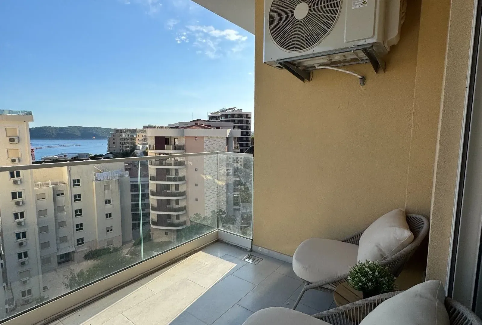 Sale, two bedroom apartment, 74m², Bečići, Budva