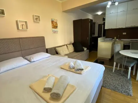Izdavanje, garsonjera, 33m², Budva, Crna Gora - image 2