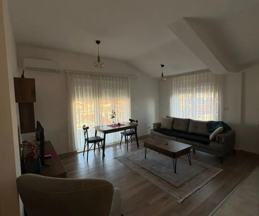 Izdavanje, jednosoban stan, 56m², Stari Aerodrom, Podgorica