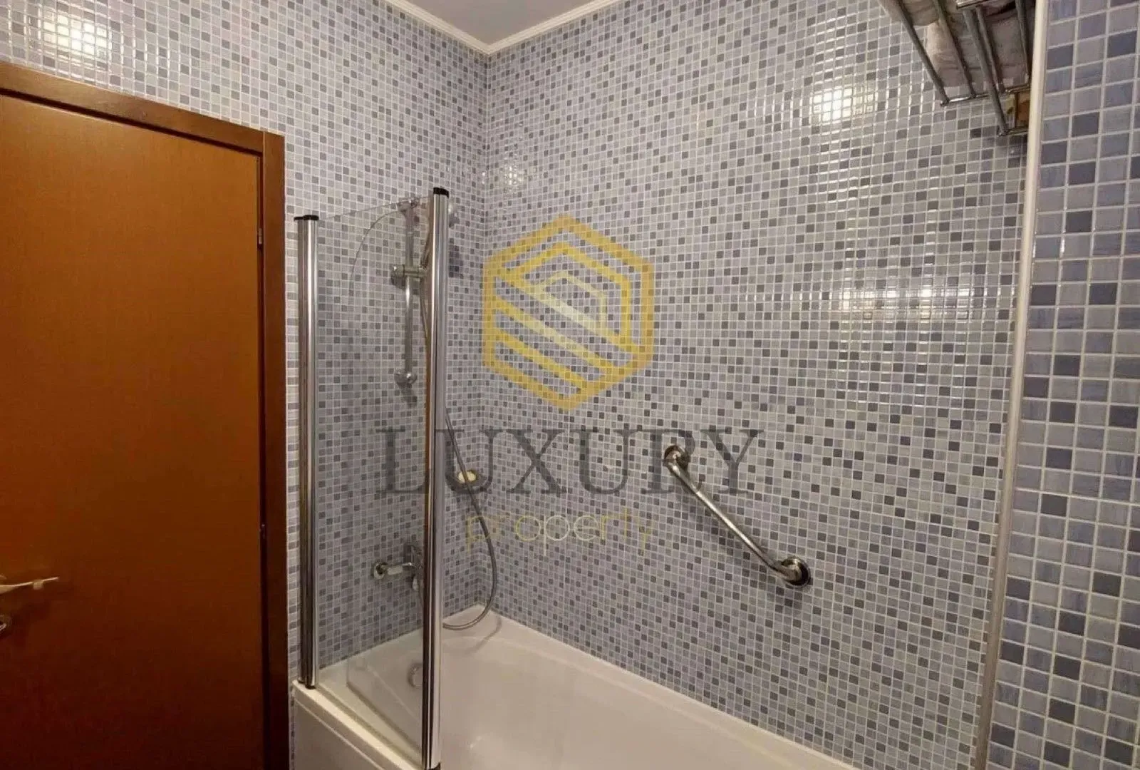 Izdavanje, dvosoban stan, 88m², City Kvart, Podgorica