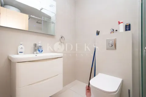 Moderne kupatilo sa umivaonikom i wc šoljom. - image 7