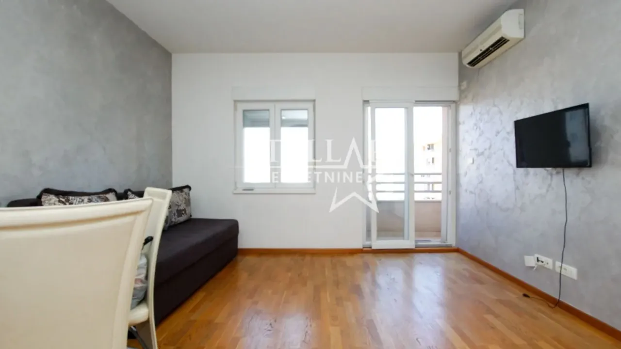 Izdavanje, jednosoban stan, 50m², City Kvart, Podgorica