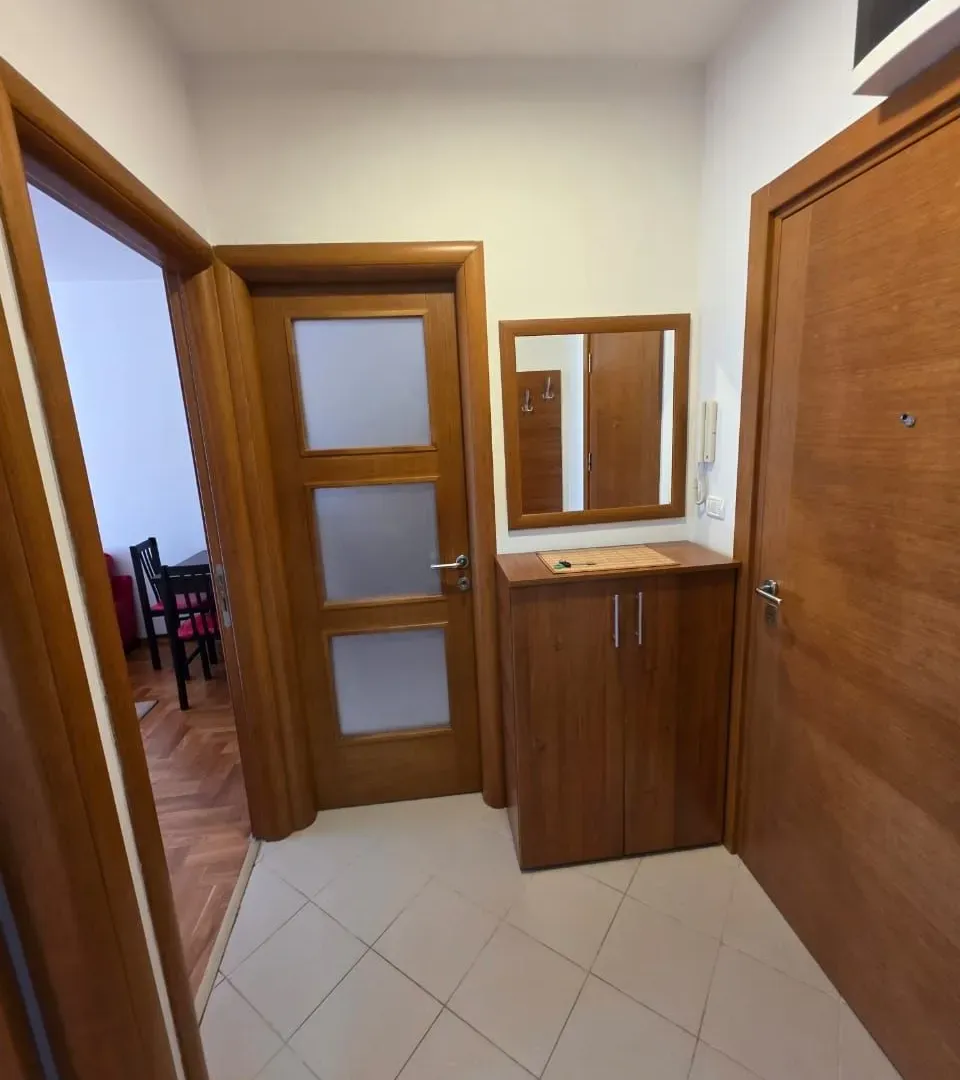 Izdavanje, jednosoban stan, 40m², Pobrežje, Podgorica