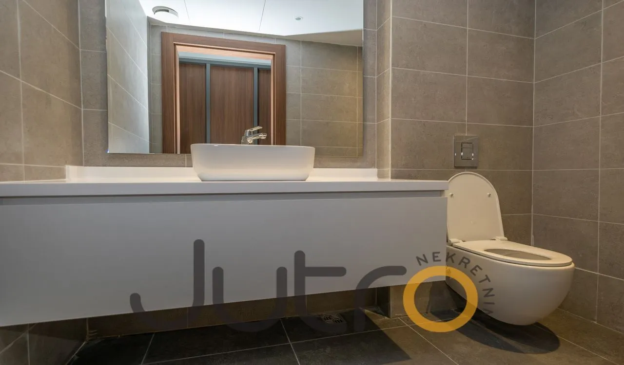 Prodaja, poslovni prostor, 2542m², Podgorica, Crna Gora